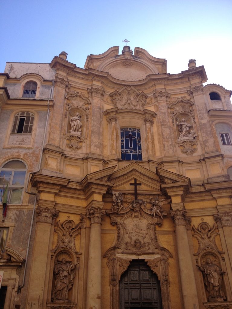 Façade d'une des nombreuses églises de Rome