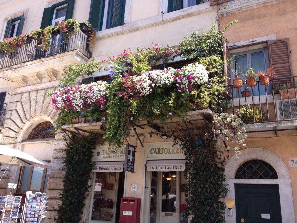 Façade fleurie d'un immeuble piazza Navona