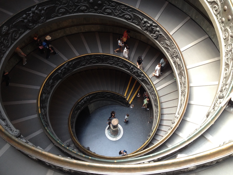 Le musée du Vatican est aussi célèbre pour l’escalier de Bramante réalisé en 1932. En colimaçon et monumental, il tire son inspiration d’un escalier renaissance érigé non loin