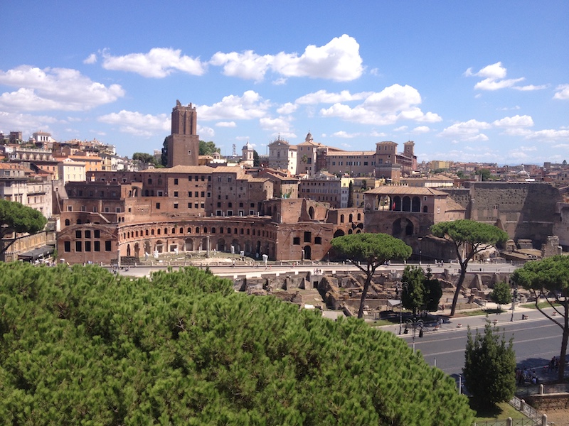 Dans le centre-ville de Rome, les forums se découvrent avec toutes leurs richesses. Des pans d’histoire antique de la ville qu’il est intéressant de dcouvrir