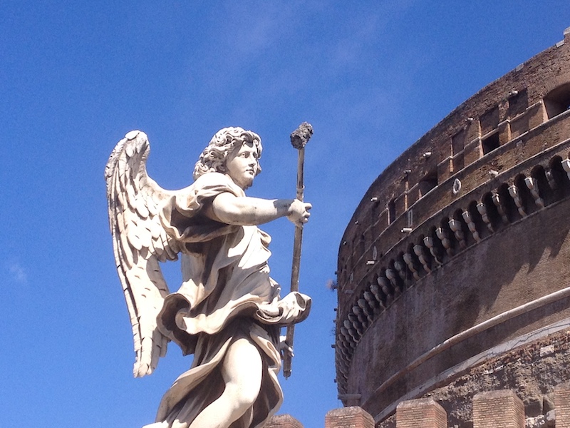 Sculpture de l’Ange à l’éponge de vinaigre d’Antonio Giorgetti situé sur le Pont Saint-Ange